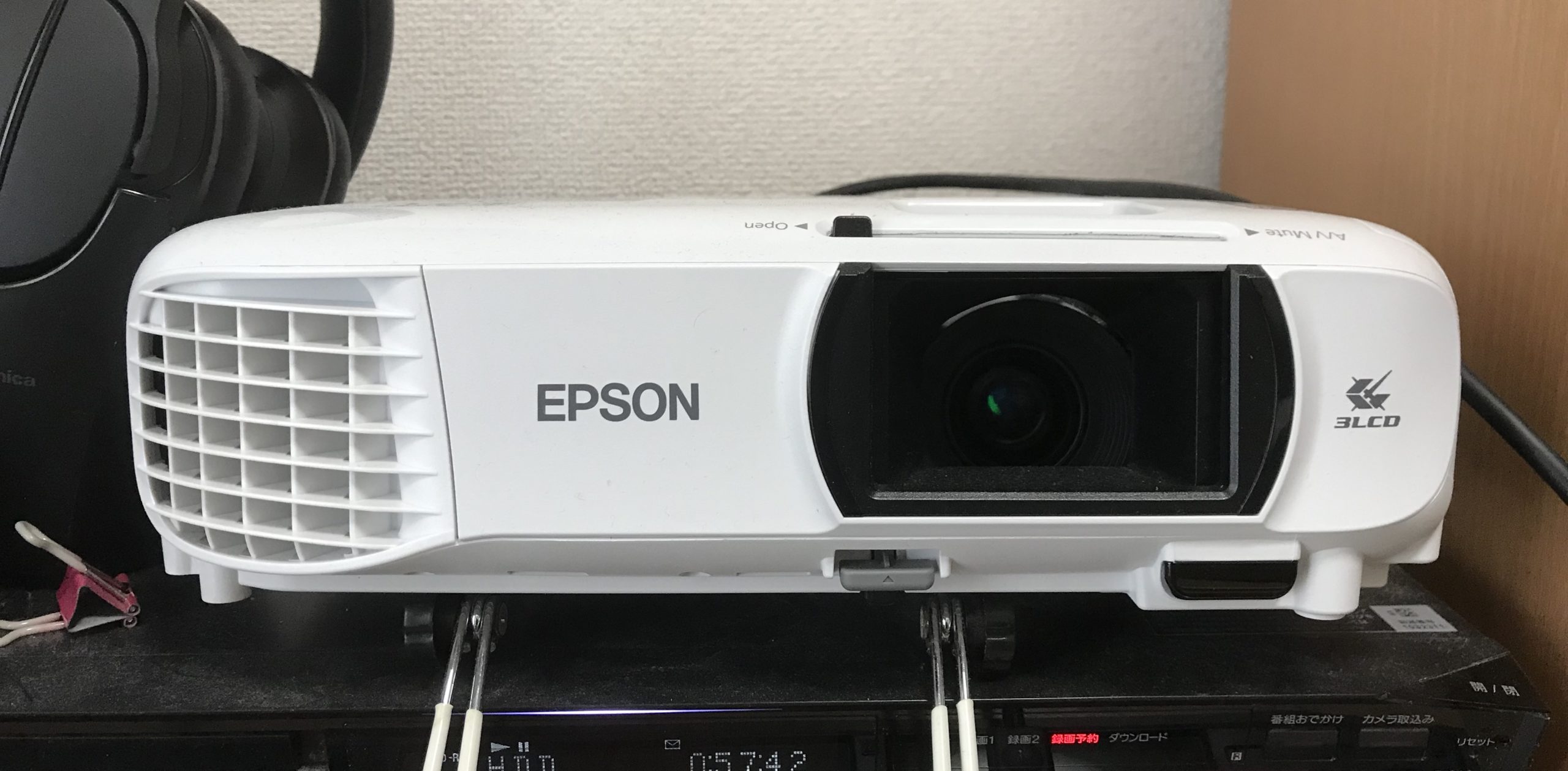 EPSONのプロジェクターEH-TW650購入して使用した感想とEH-TW5650との 